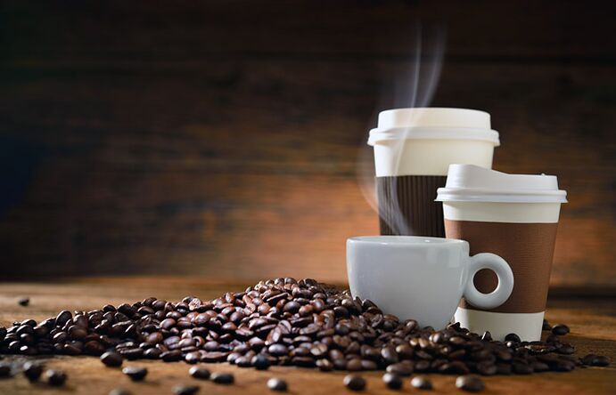 le café en tant que produit interdit tout en prenant des vitamines pour le potentiel