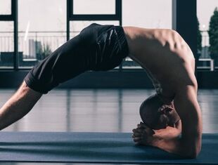 Les exercices de pont augmentent la puissance grâce à la stimulation naturelle de la prostate